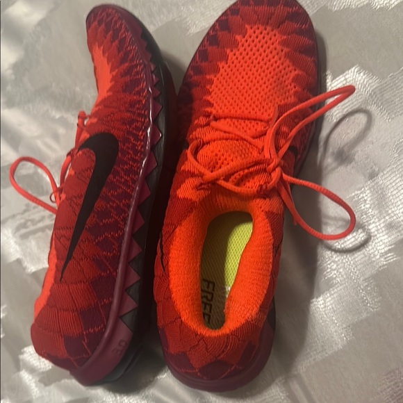 Nike Crimson and Black Running Shoes - Picture 1 of 3